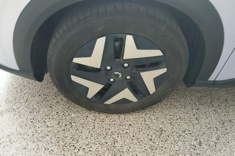 Used Wuling Bingo S 2025 Model 430km Flagship Edition Left Front Wheel Hub