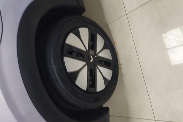 Used Wuling Bingo S 2025 Model 325km Deluxe Edition Left Front Wheel Hub