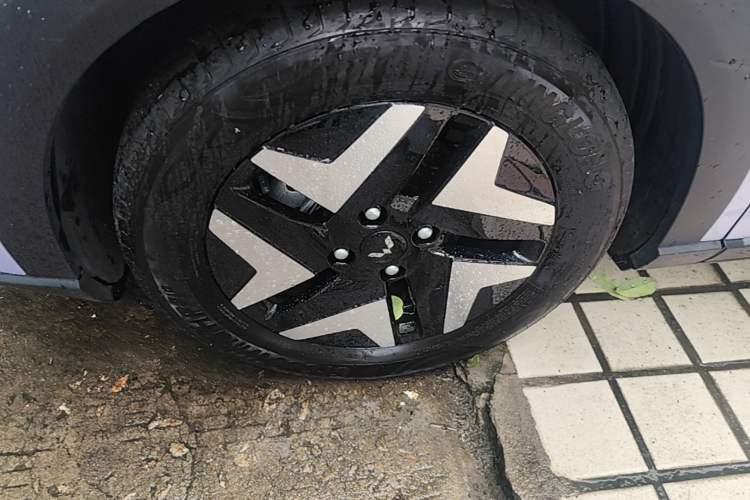 Used Wuling Bingo S 2025 Model 430km Flagship Edition Left Front Wheel Hub