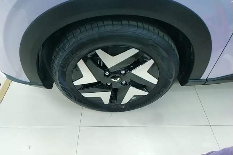 Used Wuling Bingo S 2025 Model 325km Flagship Edition Left Front Wheel Hub