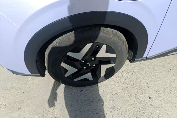 Used Wuling Bingo S 2025 Model 430km Flagship Edition Left Front Wheel Hub