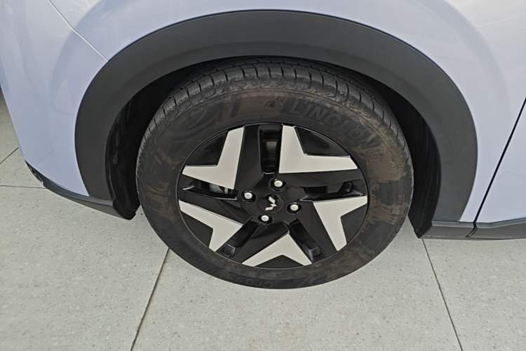 Used Wuling Bingo S 2025 Model 430km Flagship Edition Left Front Wheel Hub