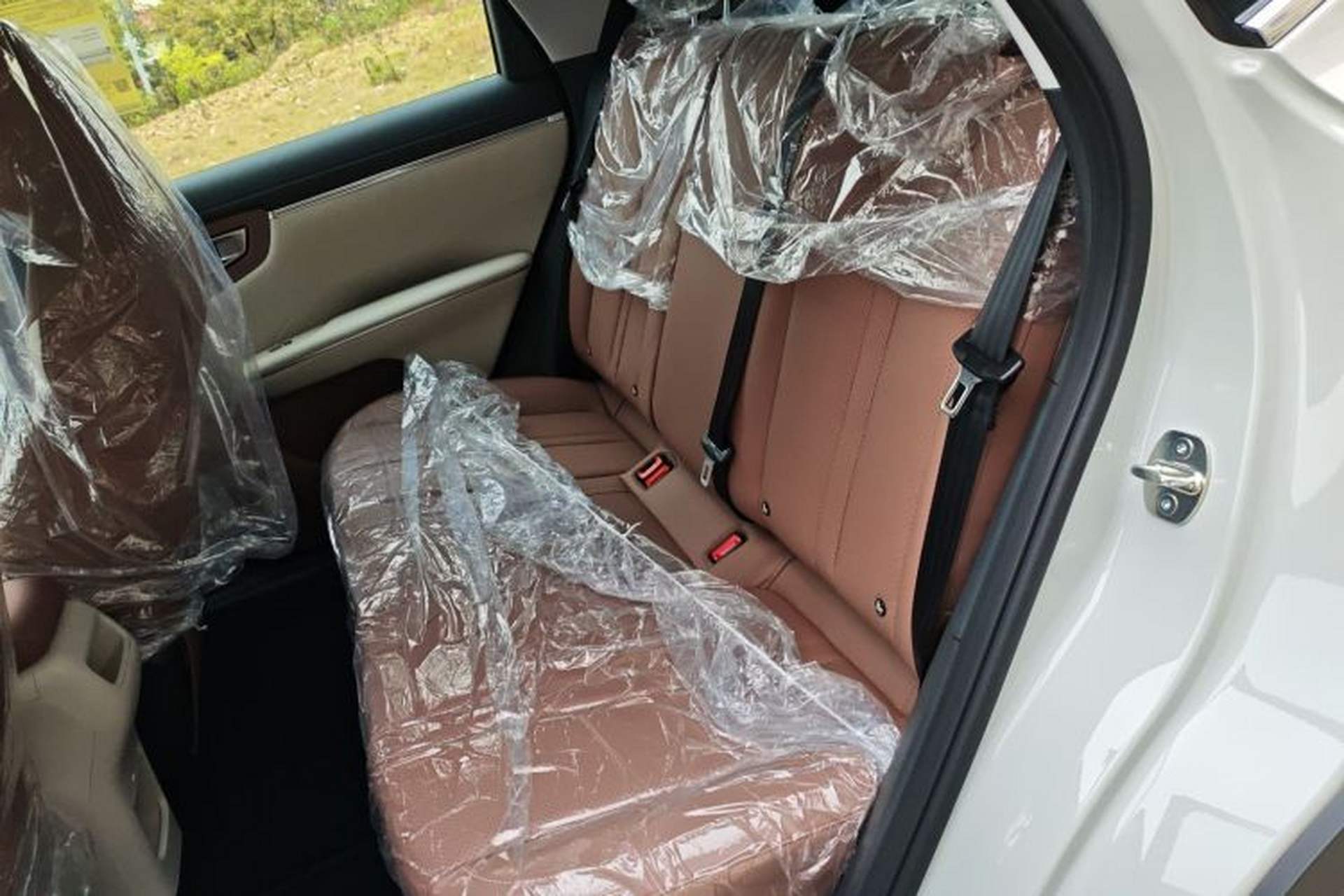Used Wuling Bingo S 2025 Model 325km Deluxe Edition Left Rear Seat