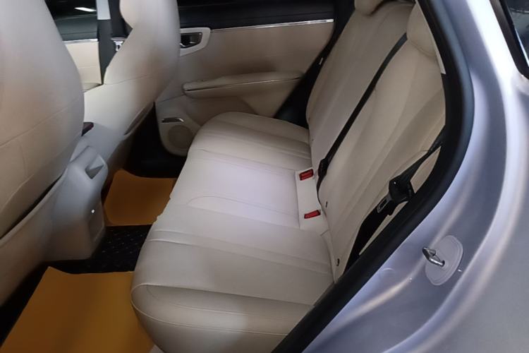 Used Wuling Bingo S 2025 Model 325km Flagship Edition Left Rear Seat