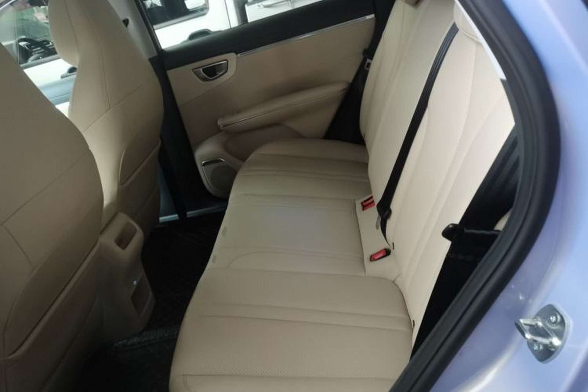 Used Wuling Bingo S 2025 Model 325km Flagship Edition Left Rear Seat
