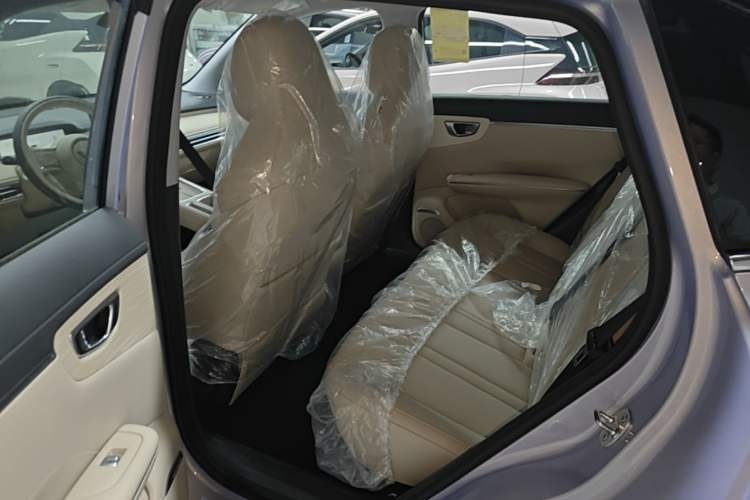 Used Wuling Bingo S 2025 Model 325km Deluxe Edition Left Rear Seat