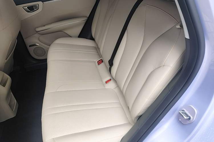 Used Wuling Bingo S 2025 Model 430km Flagship Edition Left Rear Seat
