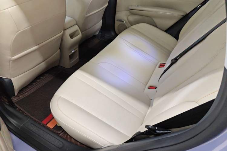 Used Wuling Bingo S 2025 Model 430km Flagship Edition Left Rear Seat