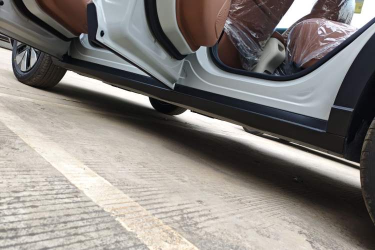 Used Wuling Bingo S 2025 Model 325km Deluxe Edition Left Side Sill