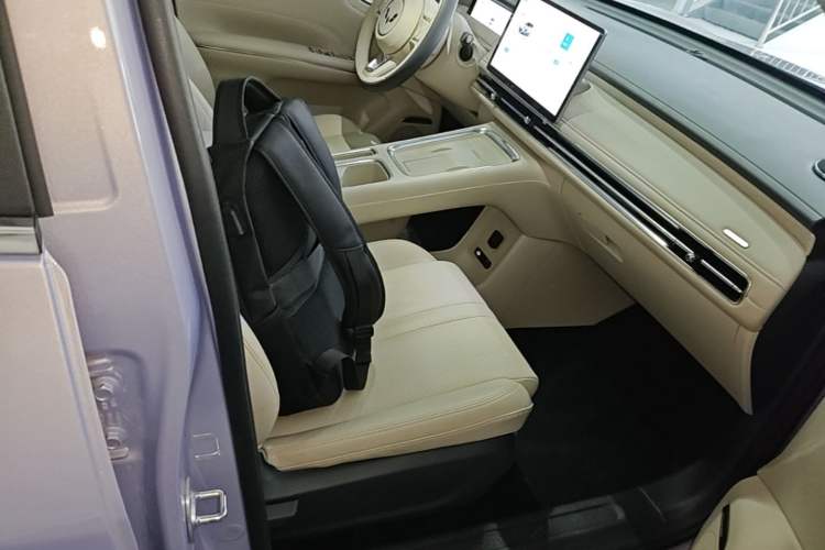 Used Wuling Bingo S 2025 Model 430km Flagship Edition Right Front Seat