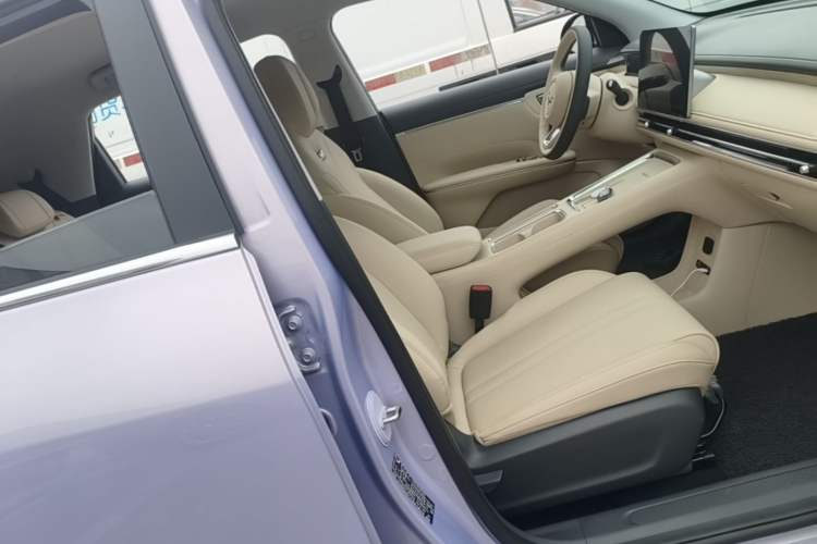 Used Wuling Bingo S 2025 Model 325km Flagship Edition Right Front Seat