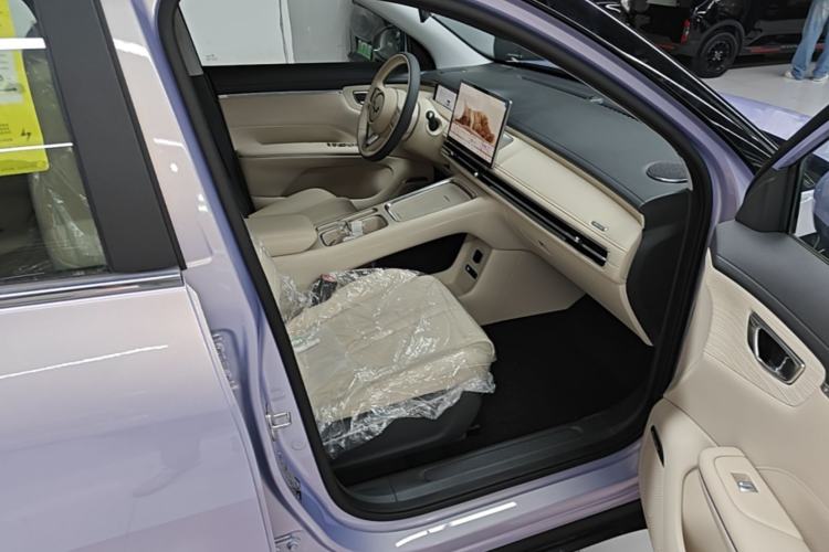 Used Wuling Bingo S 2025 Model 325km Deluxe Edition Right Front Seat