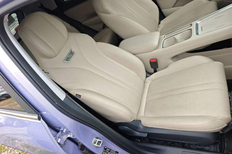 Used Wuling Bingo S 2025 Model 430km Flagship Edition Right Front Seat
