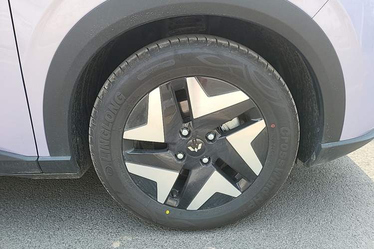 Used Wuling Bingo S 2025 Model 430km Flagship Edition Right Front Wheel Hub