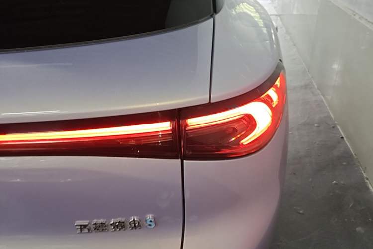 Used Wuling Bingo S 2025 Model 430km Flagship Edition Right Rear Taillight
