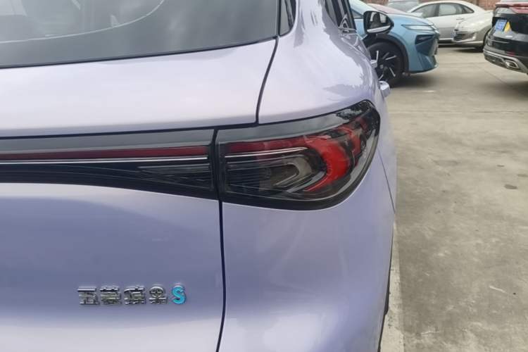 Used Wuling Bingo S 2025 Model 325km Flagship Edition Right Rear Taillight