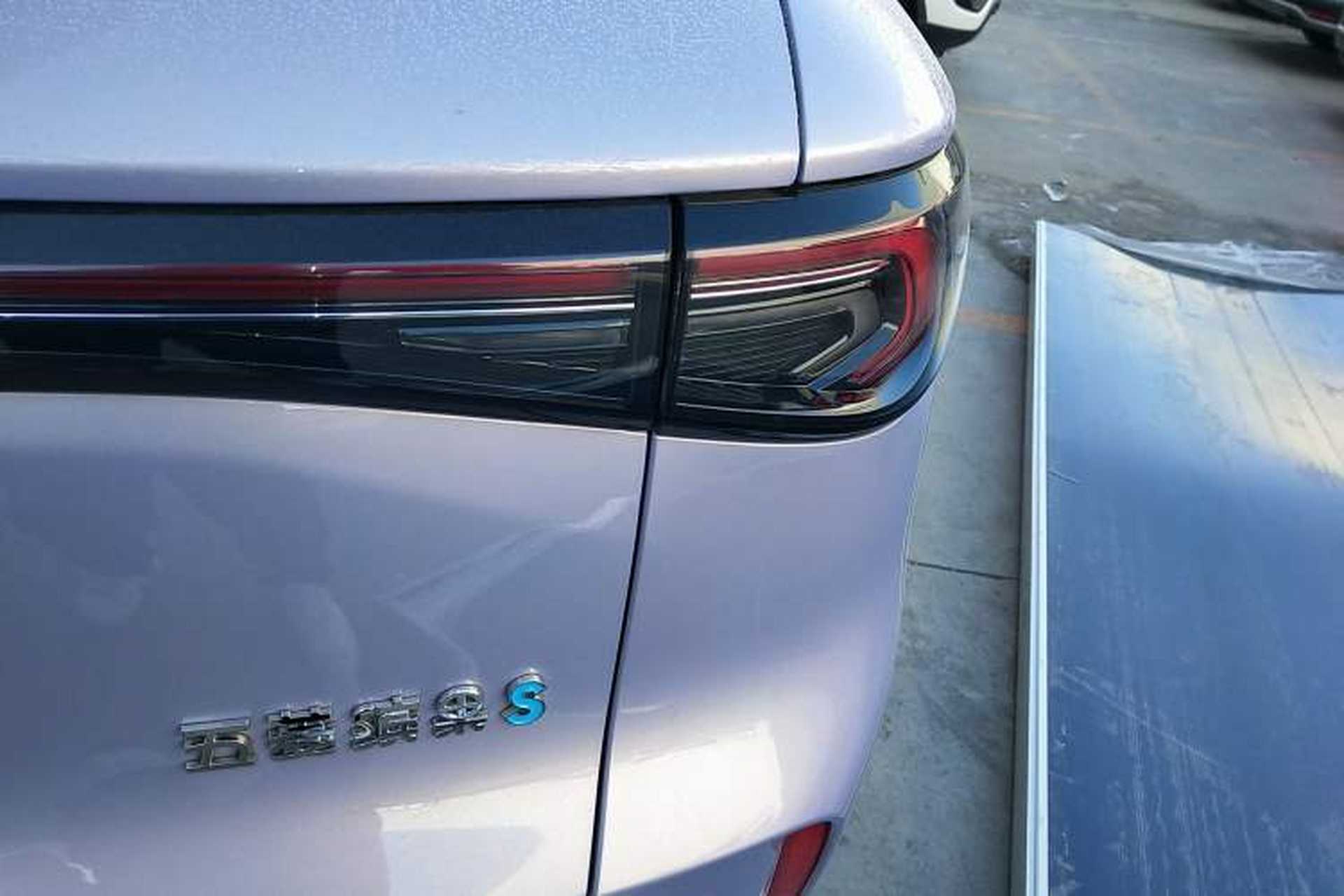 Used Wuling Bingo S 2025 Model 325km Deluxe Edition Right Rear Taillight