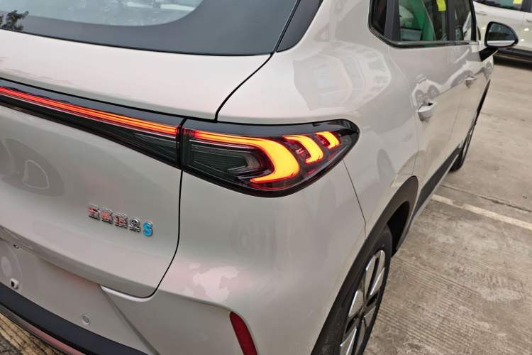 Used Wuling Bingo S 2025 Model 325km Deluxe Edition Right Rear Taillight