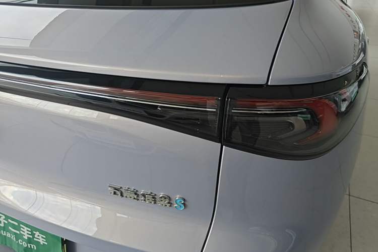 Used Wuling Bingo S 2025 Model 430km Flagship Edition Right Rear Taillight