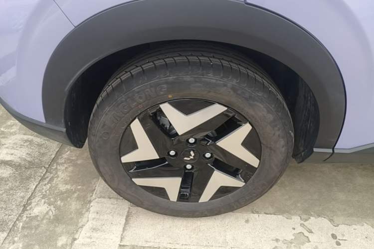 Used Wuling Bingo S 2025 Model 325km Flagship Edition Right Rear Wheel Hub