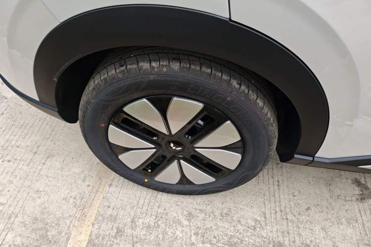 Used Wuling Bingo S 2025 Model 325km Deluxe Edition Right Rear Wheel Hub