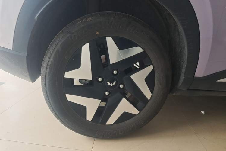 Used Wuling Bingo S 2025 Model 430km Flagship Edition Right Rear Wheel Hub