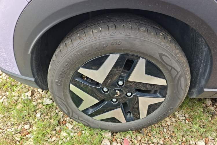 Used Wuling Bingo S 2025 Model 430km Flagship Edition Right Rear Wheel Hub