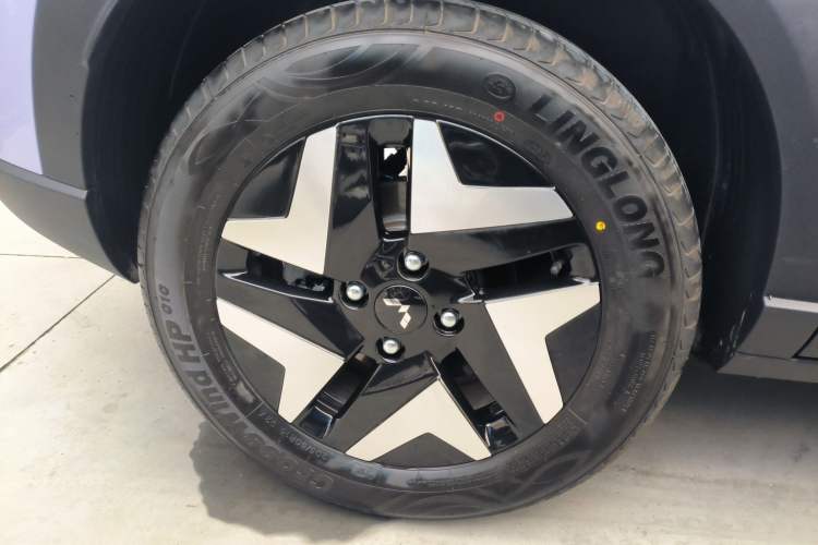 Used Wuling Bingo S 2025 Model 430km Flagship Edition Right Rear Wheel Hub