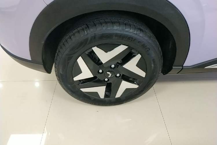 Used Wuling Bingo S 2025 Model 325km Flagship Edition Right Rear Wheel Hub