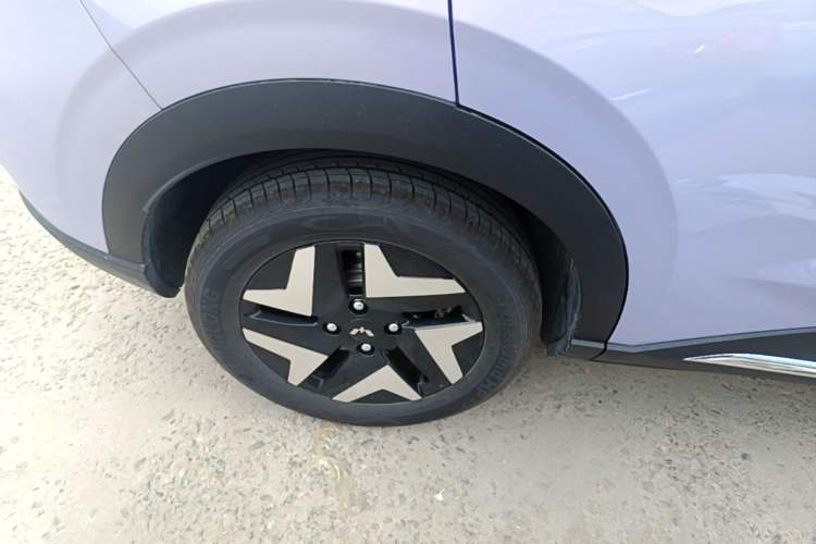 Used Wuling Bingo S 2025 Model 430km Flagship Edition Right Rear Wheel Hub