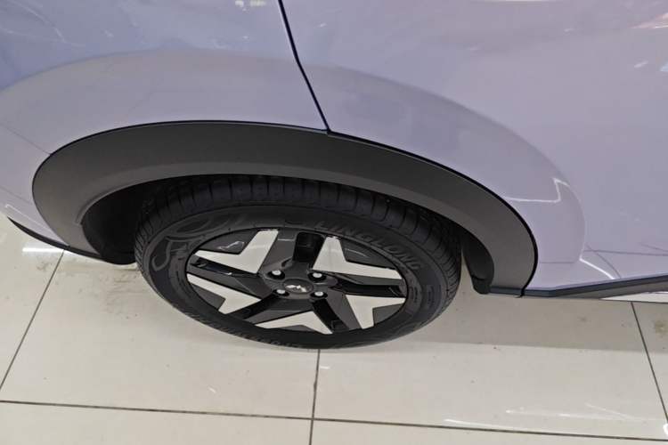 Used Wuling Bingo S 2025 Model 430km Flagship Edition Right Rear Wheel Hub