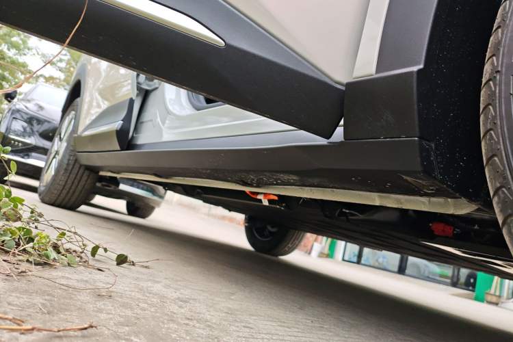 Used Wuling Bingo S 2025 Model 325km Deluxe Edition Right Side Sill