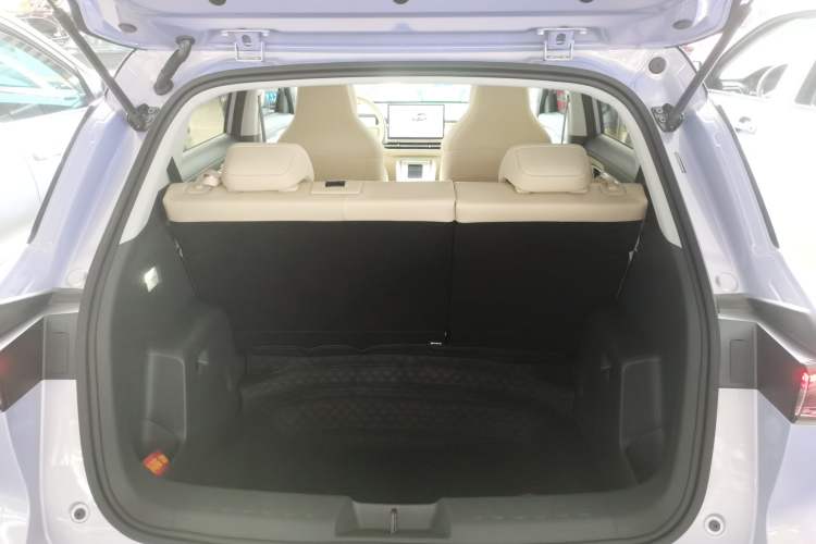 Used Wuling Bingo S 2025 Model 325km Flagship Edition Trunk
