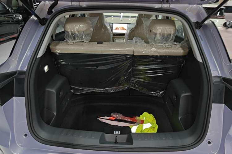 Used Wuling Bingo S 2025 Model 325km Deluxe Edition Trunk