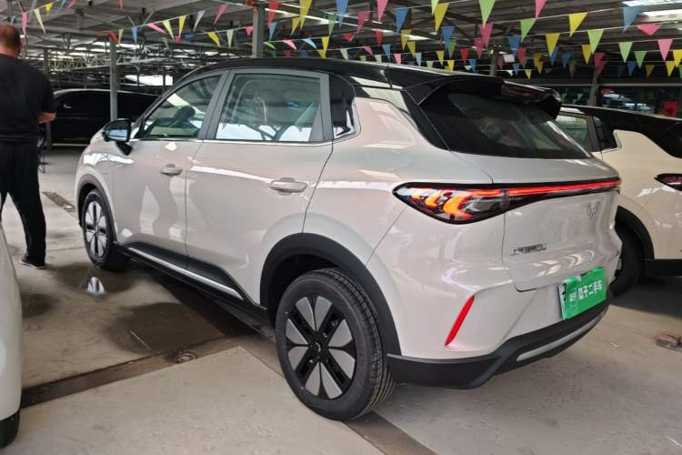 Used Wuling Bingo S 2025 Model 430km Deluxe Edition Rear Left 45 Deg