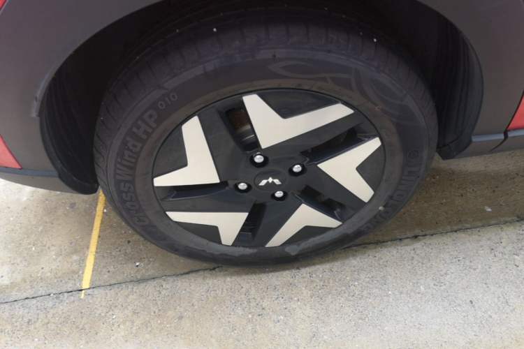 Used Wuling Bingo S 2025 Model 430km Flagship Edition Right Rear Wheel Hub