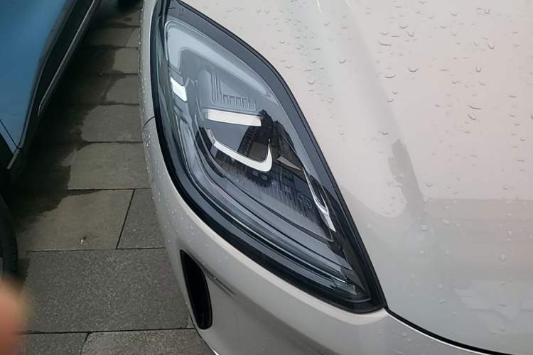 Used Wuling Bingo S 2025 Model 325km Flagship Edition Right Front Headlight