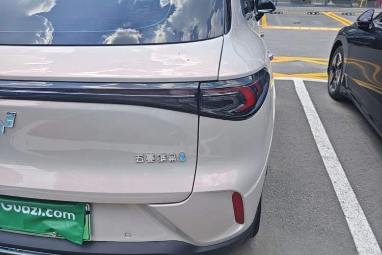 Used Wuling Bingo S 2025 Model 430km Flagship Edition Right Rear Taillight