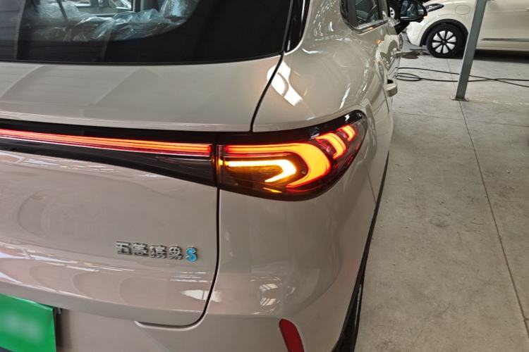 Used Wuling Bingo S 2025 Model 430km Deluxe Edition Right Rear Taillight