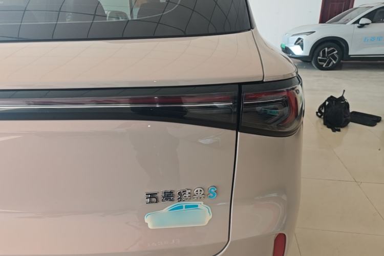 Used Wuling Bingo S 2025 Model 430km Flagship Edition Right Rear Taillight