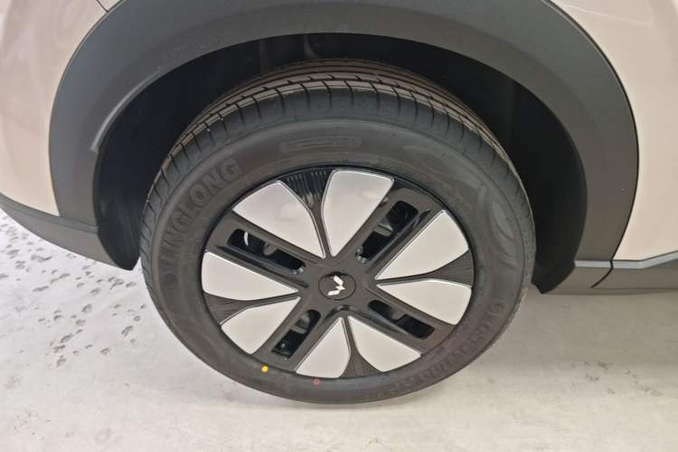 Used Wuling Bingo S 2025 Model 430km Deluxe Edition Right Rear Wheel Hub