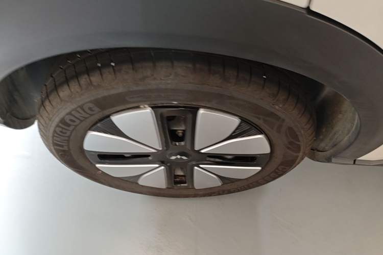 Used Wuling Bingo S 2025 Model 325km Deluxe Edition Right Rear Wheel Hub