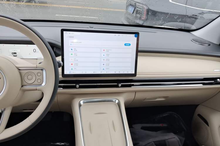 Used Wuling Bingo S 2025 Model 325km Deluxe Edition Audio And AC Panel