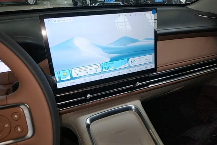 Used Wuling Bingo S 2025 Model 325km Deluxe Edition Audio And AC Panel