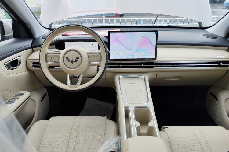 Used Wuling Bingo S 2025 Model 430km Deluxe Edition Center Console