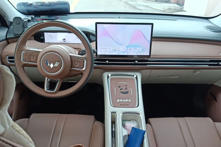 Used Wuling Bingo S 2025 Model 325km Deluxe Edition Center Console