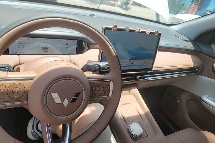 Used Wuling Bingo S 2025 Model 325km Deluxe Edition Center Console