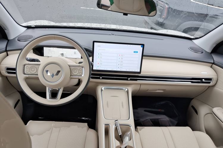 Used Wuling Bingo S 2025 Model 325km Deluxe Edition Center Console