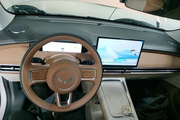 Used Wuling Bingo S 2025 Model 325km Deluxe Edition Center Console