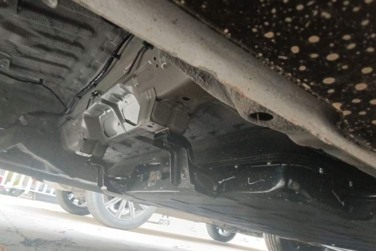 Used Wuling Bingo S 2025 Model 325km Deluxe Edition Chassis Rear Right